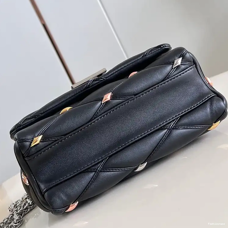 Fashionrepsfam ru LV 2405YA0008 Bags 0715